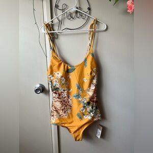 NWT women’s floral swimsuit